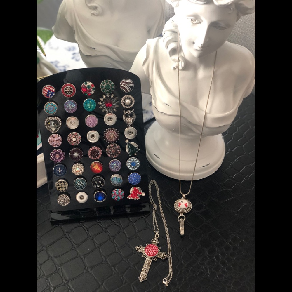 New Ginger Snaps, Jewerly, w/ Snaps & Black Display